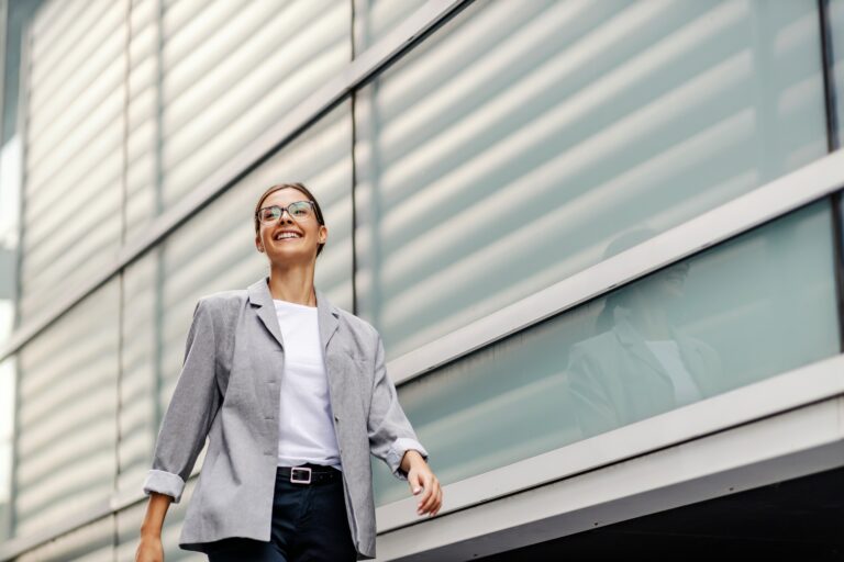 A Guide to Managing Social Anxiety With Confidence