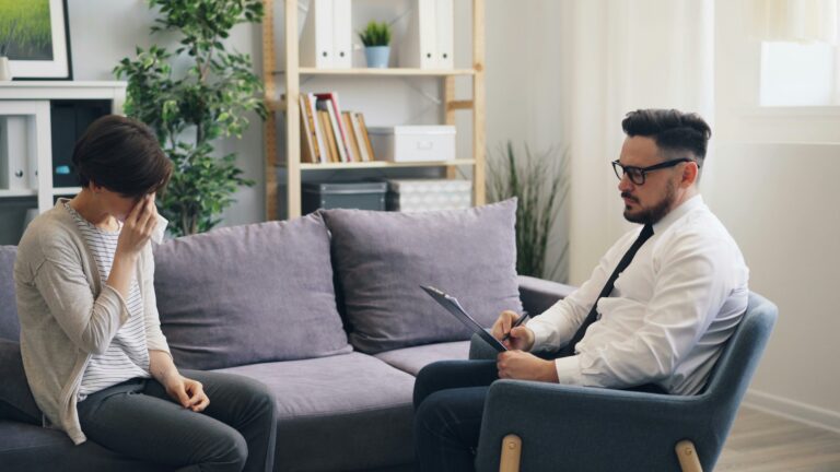 How a Barrie Psychotherapist Can Help You Heal